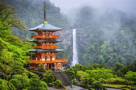 白水寺！歴史と自然が織りなす壮大な景観を堪能しよう！